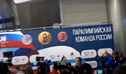 После страшной аварии он вернулся в большой спорт: 34-летний внук Галины Польских завоевал Кубок Европы и теперь женится на «девушке со склона»