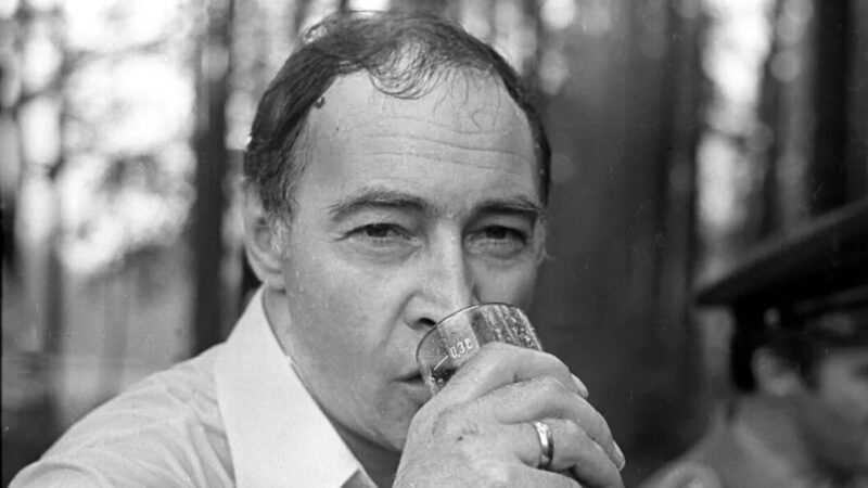 Прощание с легендой советского кино состоялось в декабре 2009 года.