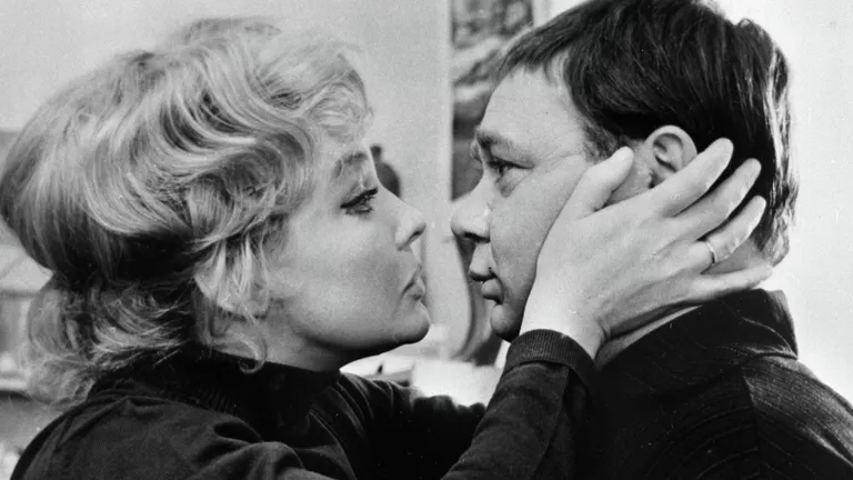 Ирина Скобцева в роли Лидии и Евгений Леонов в роли Орешникова в фильме «Зигзаг удачи» (1968 год).