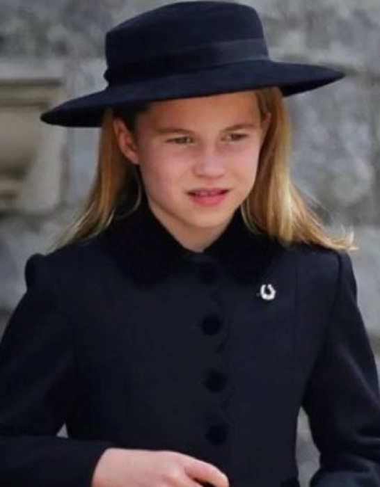 Тайны королевских сокровищ: Почему 7-летняя принцесса Шарлотта станет владелицей «болезненной» тиары Дианы и броши Елизаветы II за миллионы фунтов?