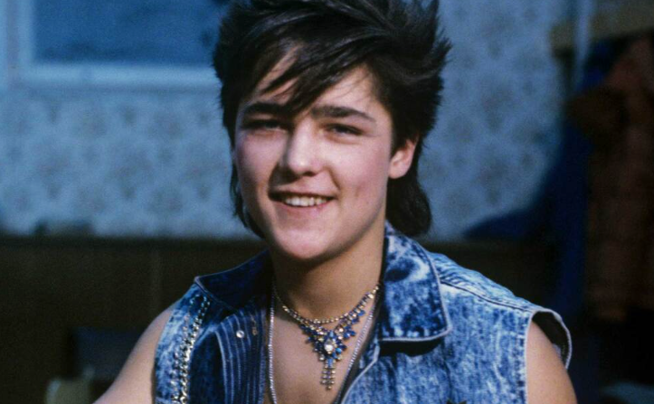 Детдом вместо семьи, но всенародная любовь: как 8 звёзд, от 22-летней Дианы Анкудиновой до 89-летнего Геннадия Юхтина, изменили свою судьбу