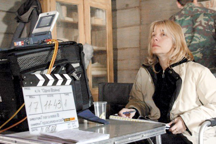 Вера Глаголева на съёмках своего фильма «Одна война», 2009 год.