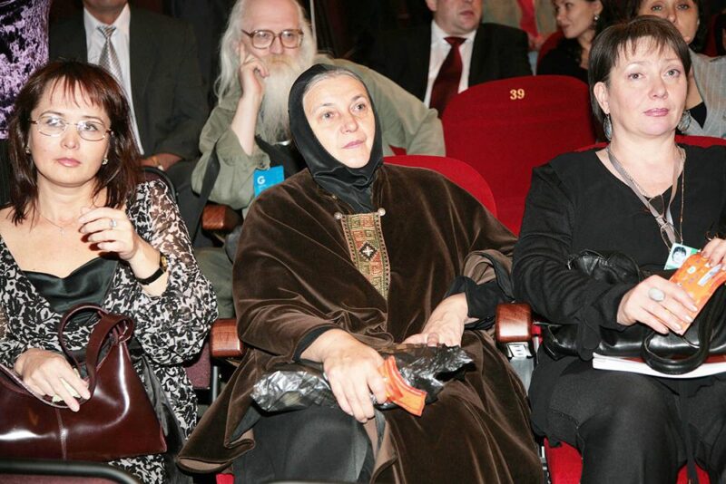 «На все воля Божья!» : Как советская звезда Ольга Гобзева в 50 лет оставила кино, пережила два развода и борьбу за наследство