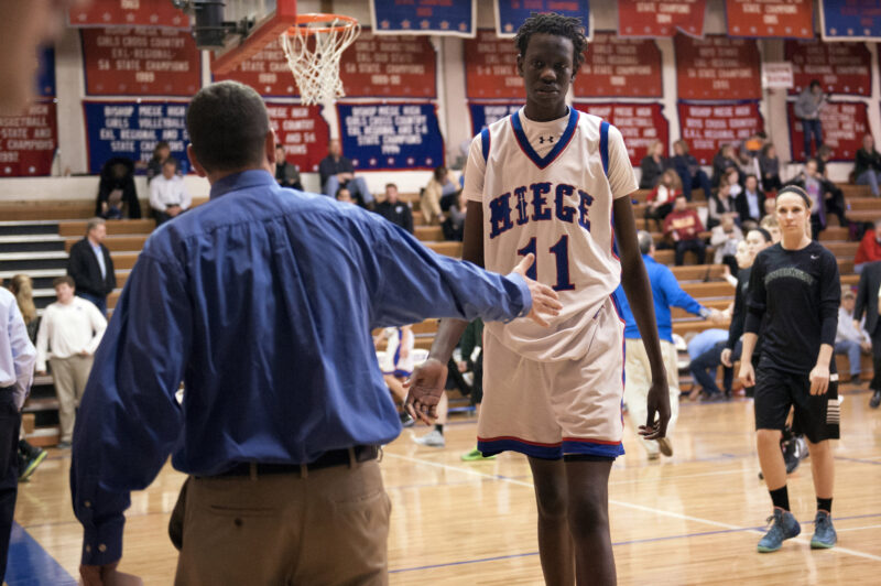 Поразил льва, покорил НБА : Как 231-сантиметровый Мануте Бол отдал $3,5 млн за родину и ушёл в 47 лет