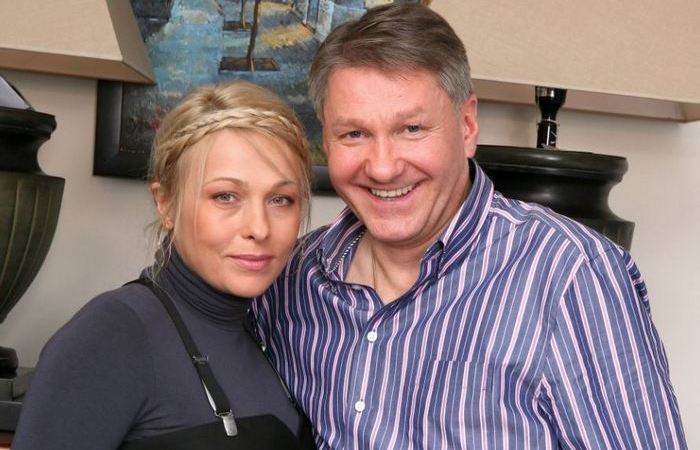 «Расставались из-за моих баб»: Как Игорь Бочкин, пережив тромбоз в начале 2000-х, нашёл счастье и сына в четвёртом браке с актрисой Анной Легчиловой, младшей на 12 лет