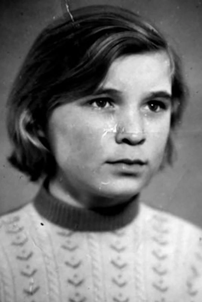 Первой любовью артиста стала деревенская девушка Любовь Вдовина