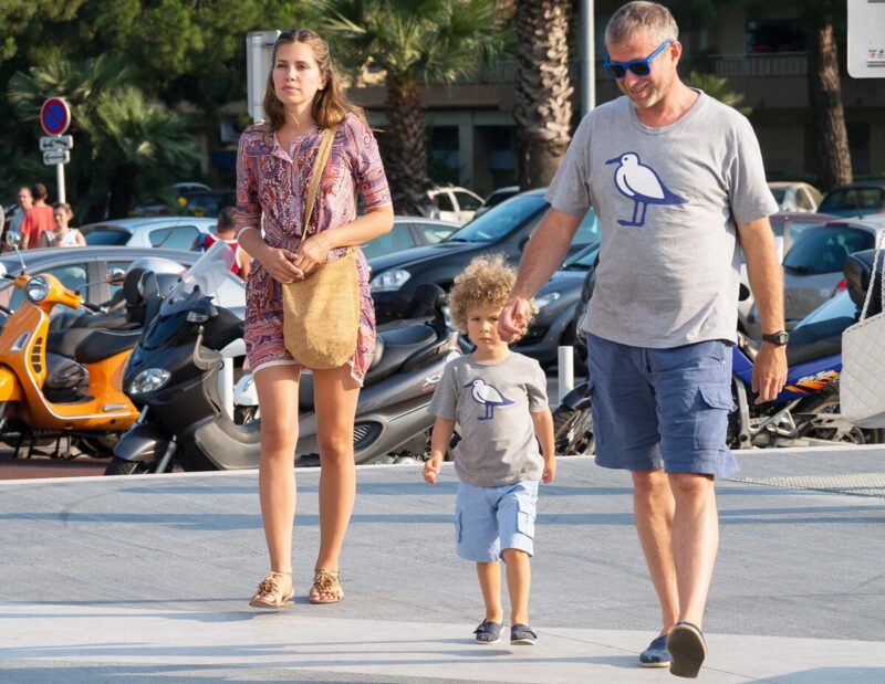 Дети от Романа Абрамовича: Аарон Александр и Лея Лу.