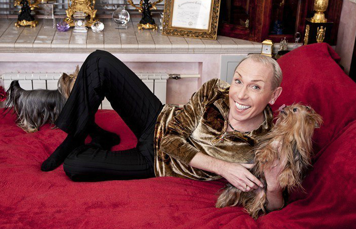 Король пародии «устал от жизни»: Александр Песков: 63-летний артист в нищете и без общения с дочерью.