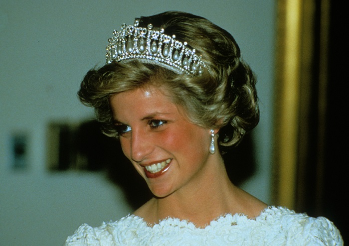 Тайны королевских сокровищ: Почему 7-летняя принцесса Шарлотта станет владелицей «болезненной» тиары Дианы и броши Елизаветы II за миллионы фунтов?