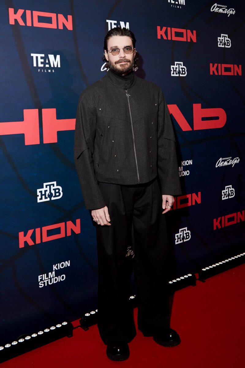 16 лет в крепком браке: что скрывает самый загадочный актер России?