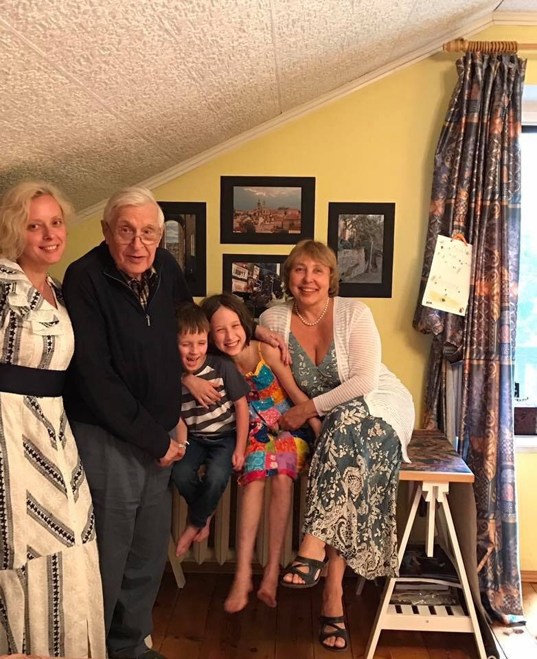 Олег Басилашвили в кругу семьи.