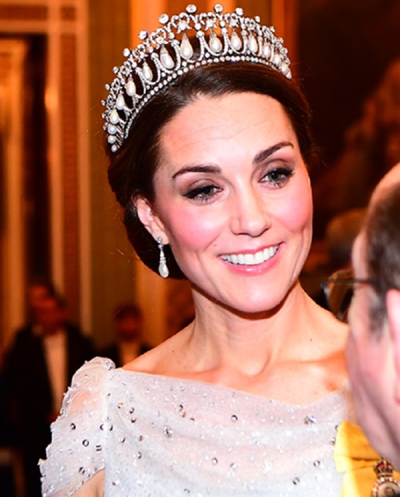 Тайны королевских сокровищ: Почему 7-летняя принцесса Шарлотта станет владелицей «болезненной» тиары Дианы и броши Елизаветы II за миллионы фунтов?