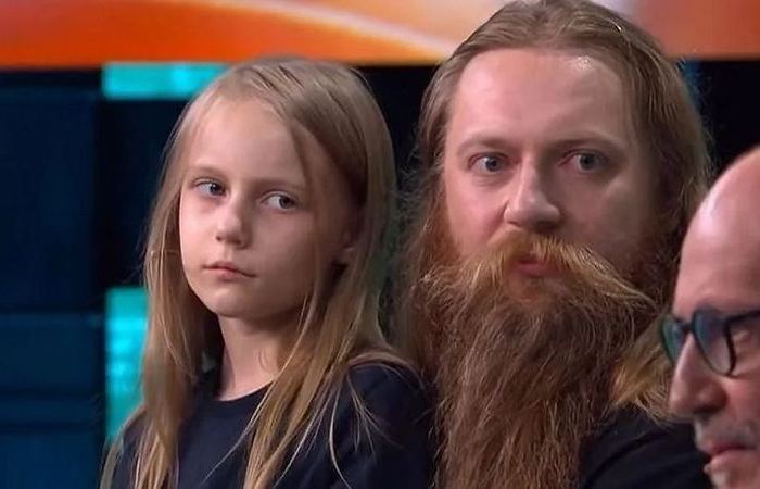 «Ей рано!» : 13-летняя Алиса Теплякова получила диплом психолога, а её отец устроил скандал на защите