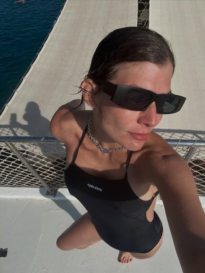 «Не хочу быть звездой»: 32-летняя внучка Никиты Михалкова и Анастасии Вертинской отказалась от кино ради холста и двоих сыновей