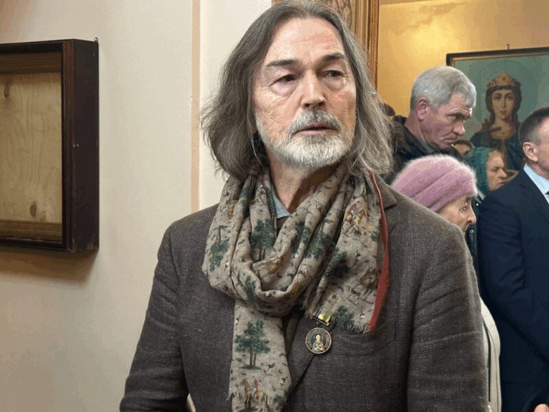 Художник Никас Сафронов, которого актриса описывала как наивного.