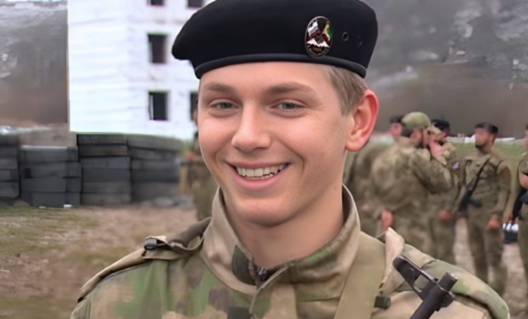 Дени Байсаров увлекается фотографией.