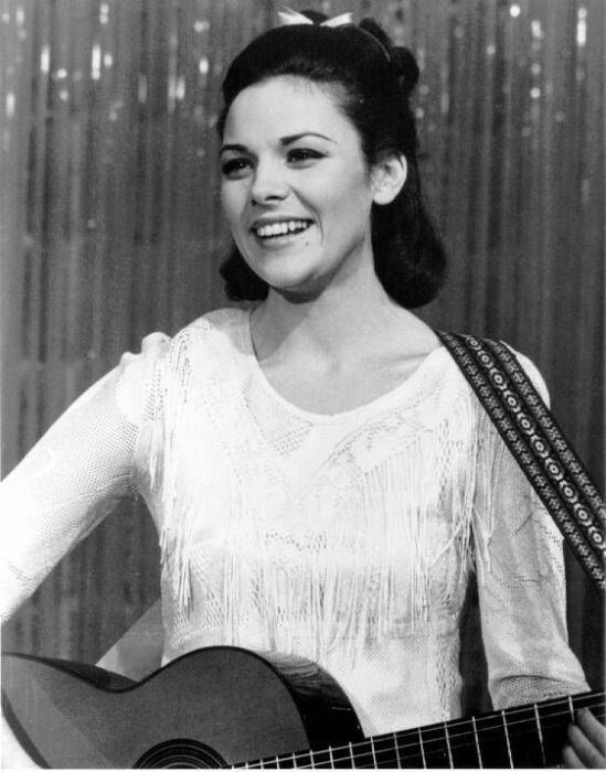 Отказ от материнства и три развода, но в 69 лет она тайно вышла замуж: «Я чувствую себя необычайно счастливой», — призналась Ким Кэттролл