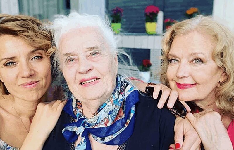 Три поколения Алферовых: Ксения с мамой Ириной и бабушкой Ксенией Архиповной.