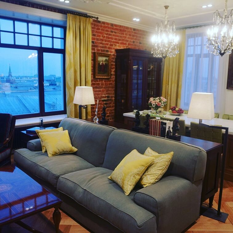 «Моя гордость»: как 49-летний сын-архитектор построил для Надежды Бабкиной два роскошных дома с видом на Кремль и под Звенигородом