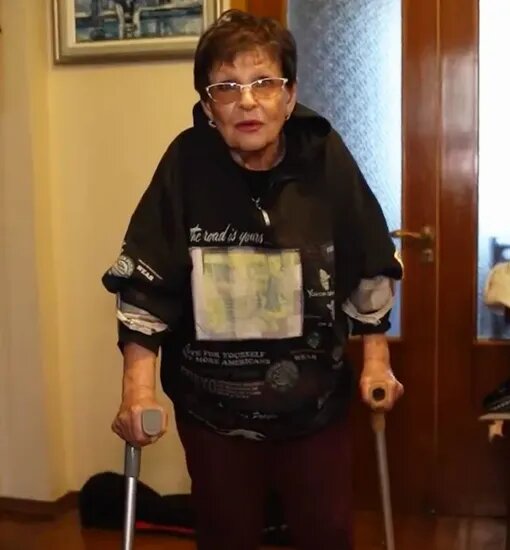 В свои 91 год Наталья Фатеева ведёт уединённый образ жизни, её старость проходит в одиночестве.