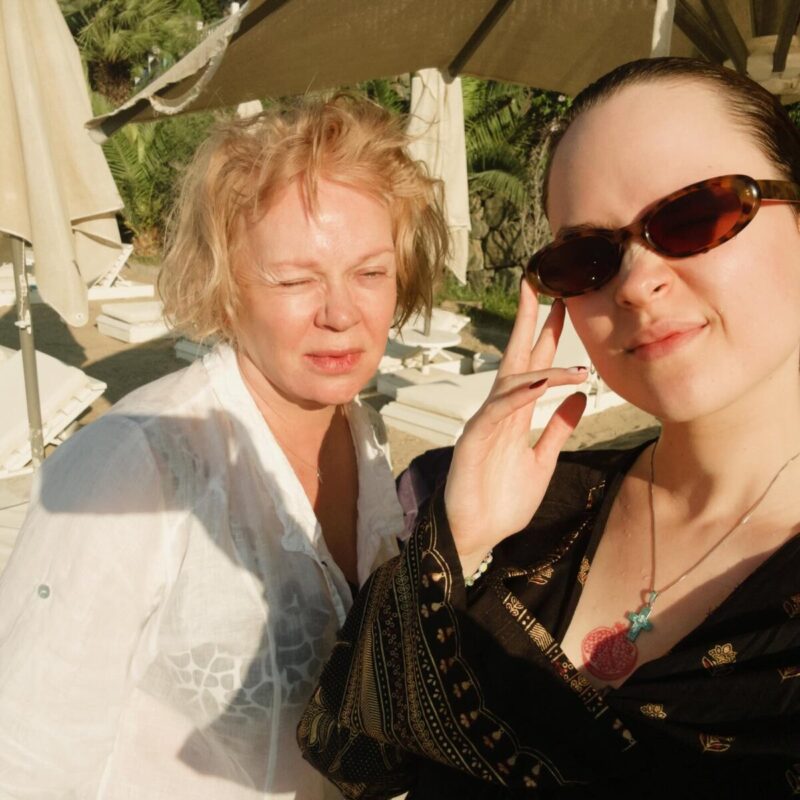 Мария Яцко: юная красавица, пошедшая по стопам матери в творчестве.