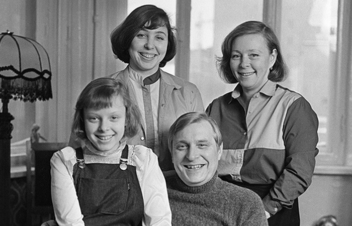 «Освободился от гнёта» ради любви: как Олег Басилашвили 65 лет строил счастье с «Царицей эфира» Галиной Мшанской