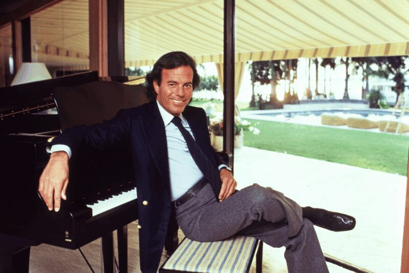 Молодой Хулио Иглесиас, чья судьба могла бы сложиться совершенно иначе.