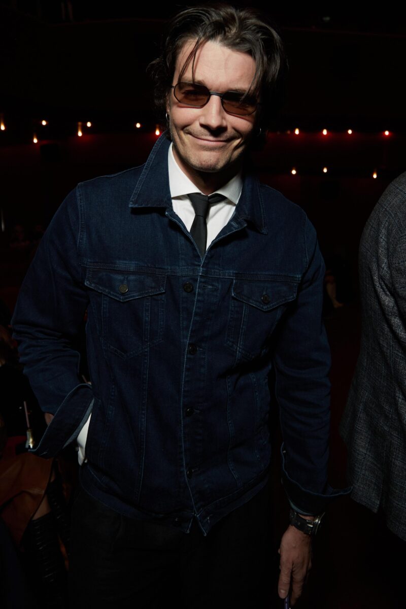 16 лет в крепком браке: что скрывает самый загадочный актер России?