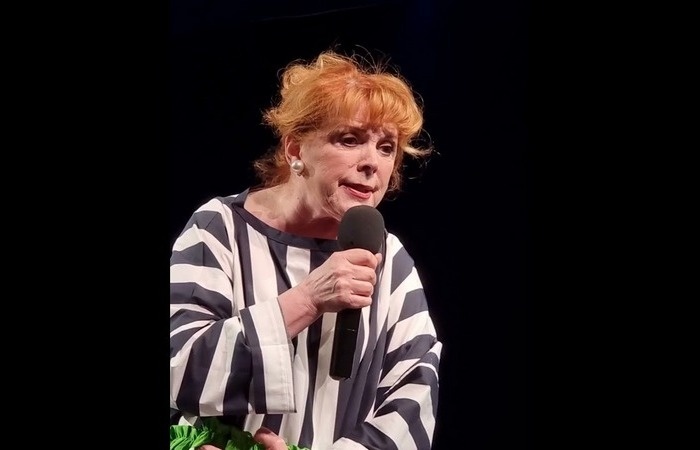 Клара Новикова в свои 79 лет наслаждается размеренной жизнью в кругу родных.