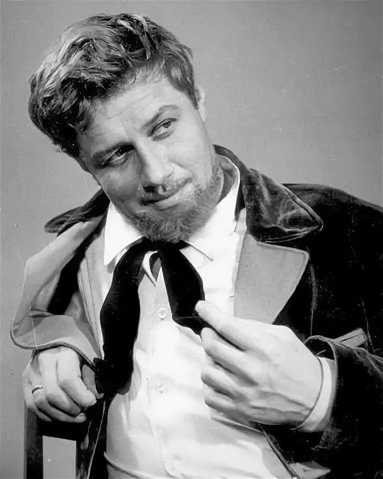 Леонид Тарабаринов стал ведущим актёром Харьковского драматического театра и Народным артистом.