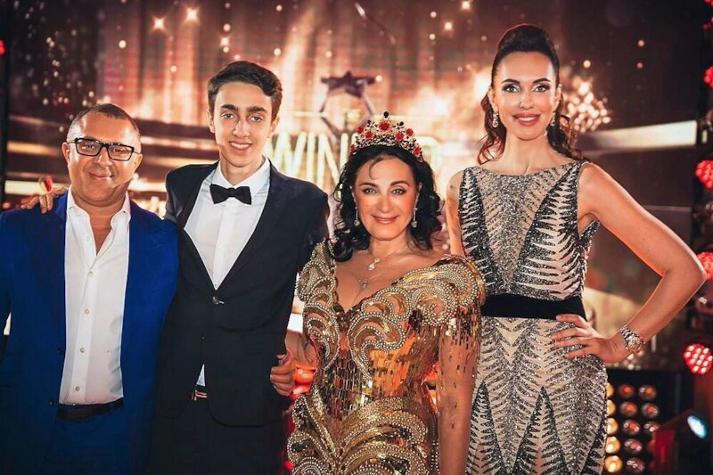 Антон Винер с сыновьями от первого брака.