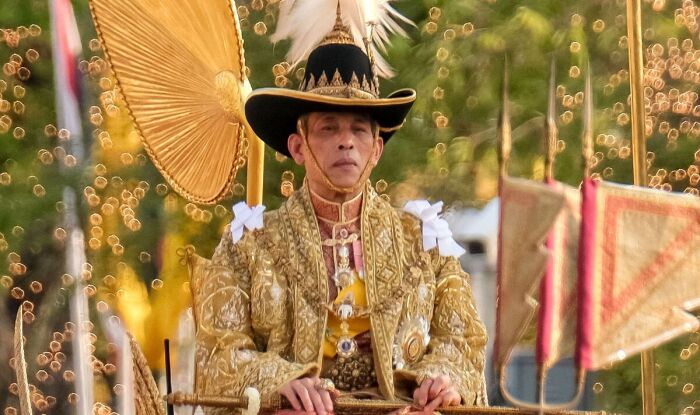 Королевская мечта длиною в 13 лет : Как бывшая жена короля Таиланда родила наследника, но оказалась в ссылке «в уютном дворце»