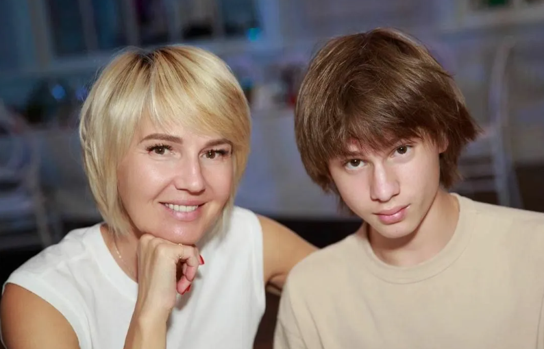 Виктор Гусев в молодости, когда начинал свой путь в журналистике.