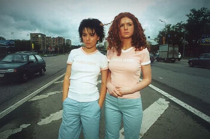 Едва не погибла от голода и пережила предательство: Лена Катина из t.A.T.u. спустя 20 лет «учится быть мамой»