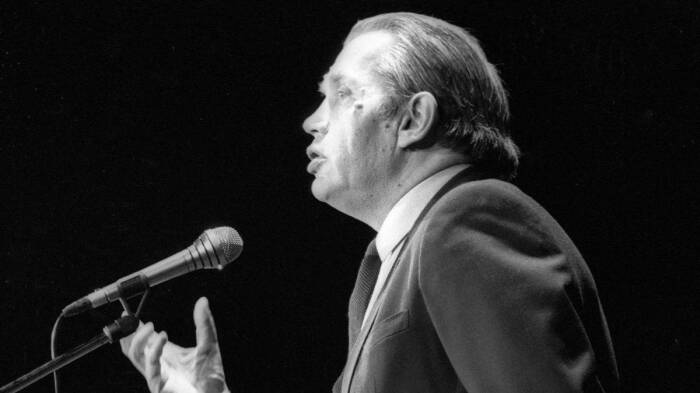 Дерзкий вызов власти: как 32-летний поэт бросил вызов Хрущеву и «исчез» на полтора года