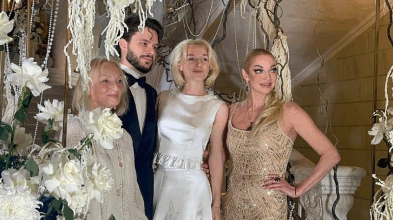 Анастасия Волочкова рядом со своей взрослой дочерью Ариадной.