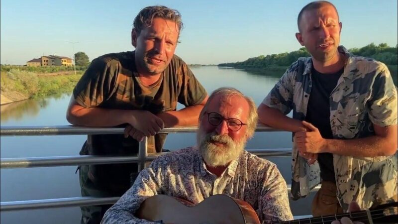 Гордость отца: будущие звёзды.