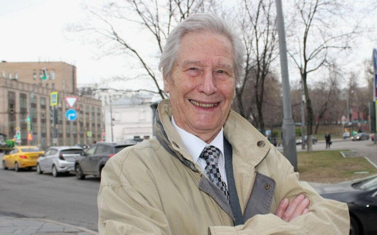 Детдом вместо семьи, но всенародная любовь: как 8 звёзд, от 22-летней Дианы Анкудиновой до 89-летнего Геннадия Юхтина, изменили свою судьбу