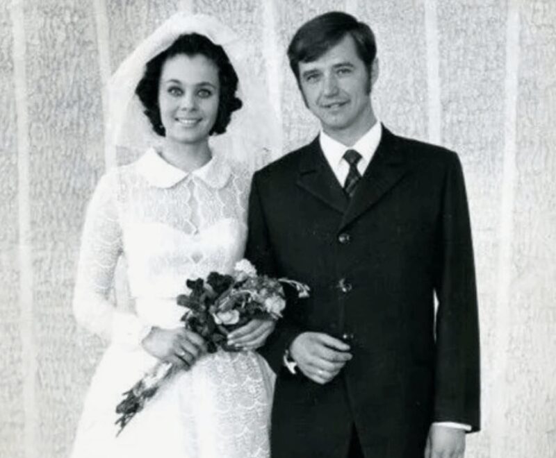 Цыганское пророчество и 30 рублей: Как Пугачёва, Путин и другие звёзды нашли свою судьбу