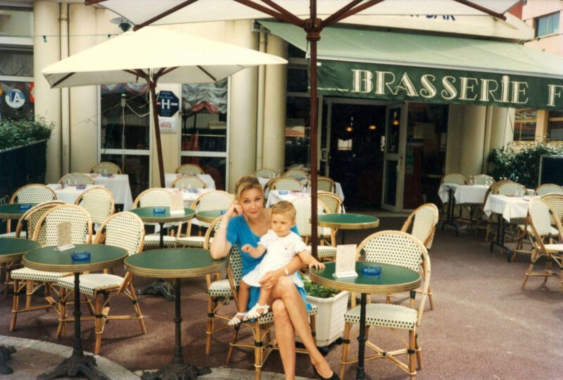 «Удушающая любовь» и 15 лет кошмара: Как актриса Наталья Захарова потеряла дочь в 40 лет, пережила тюрьму и обвинения в поджоге