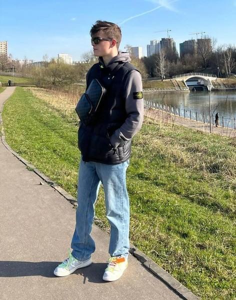 Александр был в шлеме, но тот слетел при падении