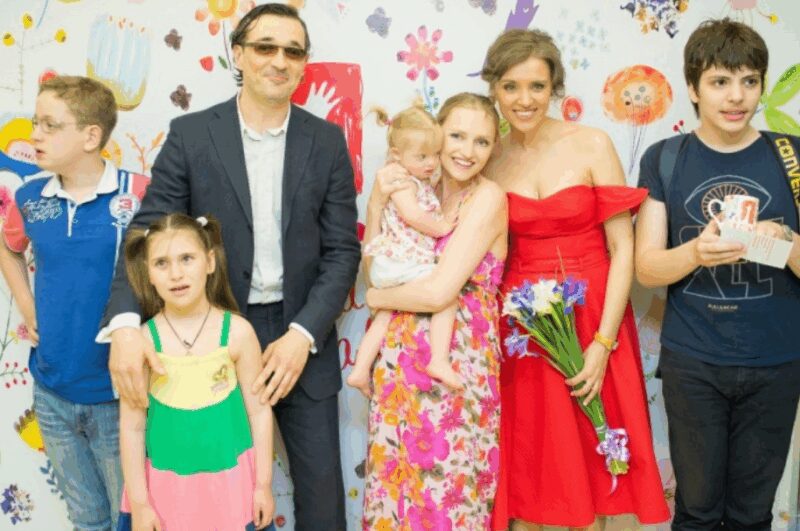 Актеры Ксения Алферова и Егор Бероев — основатели благотворительного фонда «Я есть!».