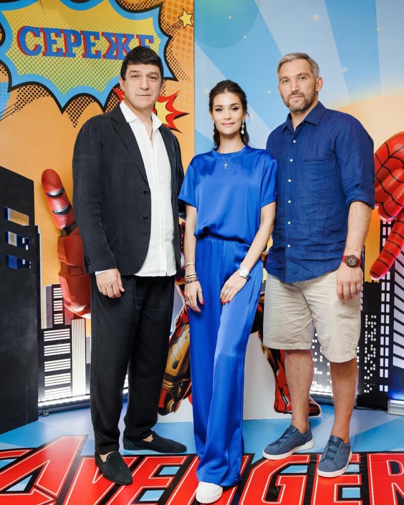 Семья Овечкиных: Анастасия с мужем Александром и их сыновьями.