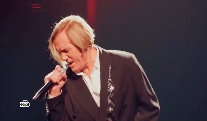 Юлия Савичева и Сергей Челобанов на сцене «Суперстара»