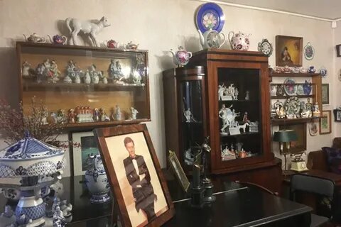 Дочь, продолжающая хранить семейные реликвии.