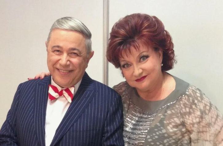 Юморист Евгений Петросян рядом с Татьяной Брухуновой.