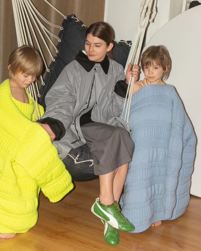 «Не хочу быть звездой»: 32-летняя внучка Никиты Михалкова и Анастасии Вертинской отказалась от кино ради холста и двоих сыновей