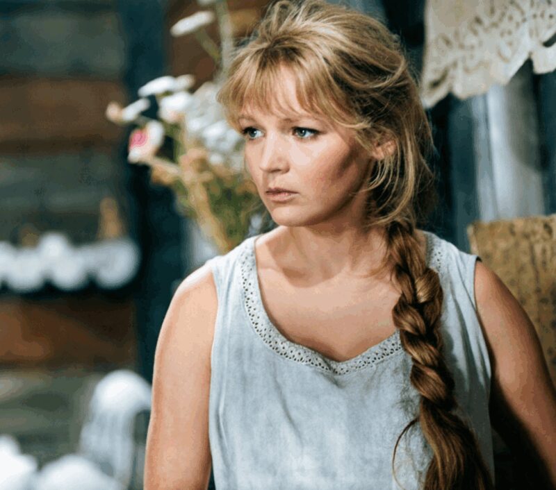 Людмила Давыдова в роли Натальи Меньшиковой в сериале «Тени исчезают в полдень»