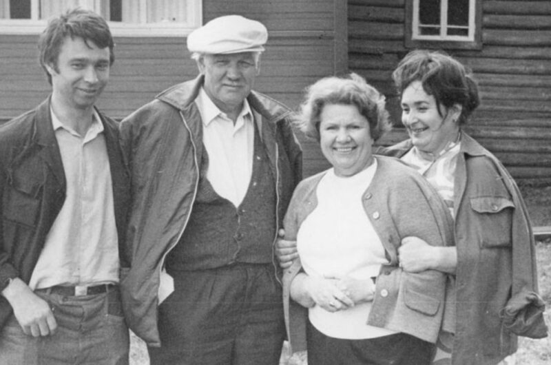 «Я знаю, Миши нет»: Нина Сазонова — как сын-тиран довёл 85-летнюю «народную маму» до трагедии и ушёл сам