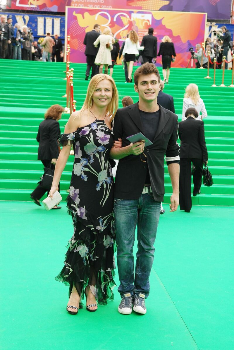 После болезненного развода и борьбы за детей: 37-летняя Агата Муцениеце обрела счастье с 42-летним Петром Дрангой: «Ты — мой лучший спектакль»